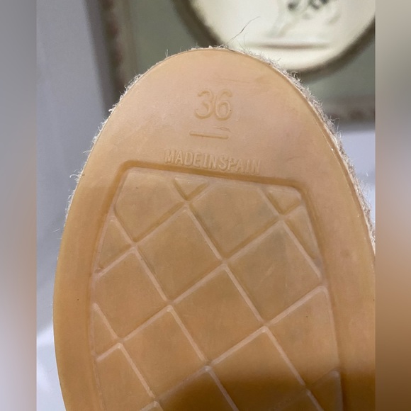 CHANEL
Gray and Black Espadrilles - Picture 3 of 6